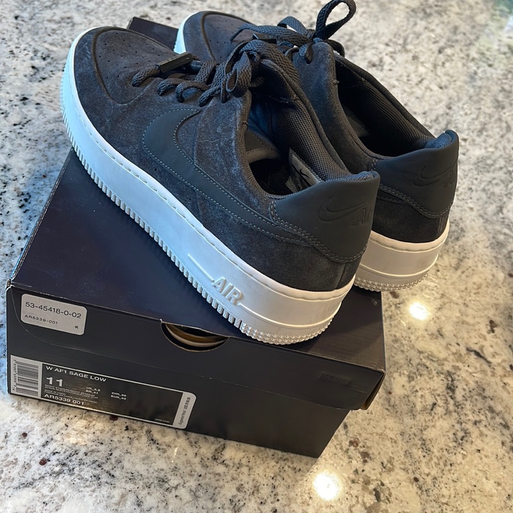 Womens  11 Nike AirForce 1 Sage Low platform black/charcoal (sage gray/phantom)